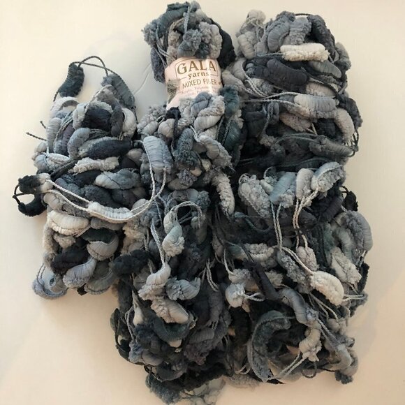 🛒 $8 - 5 Skeins Gala mixed fiber Yarn for Scarfs #302 - Picture 2 of 6